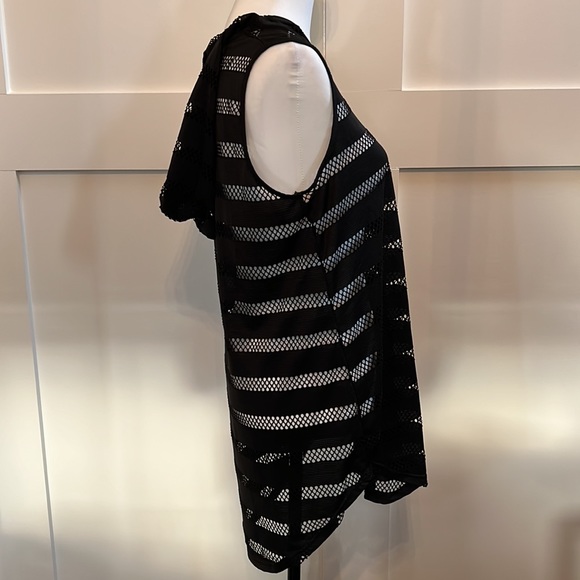 Bathing suit coverup - Picture 2 of 4